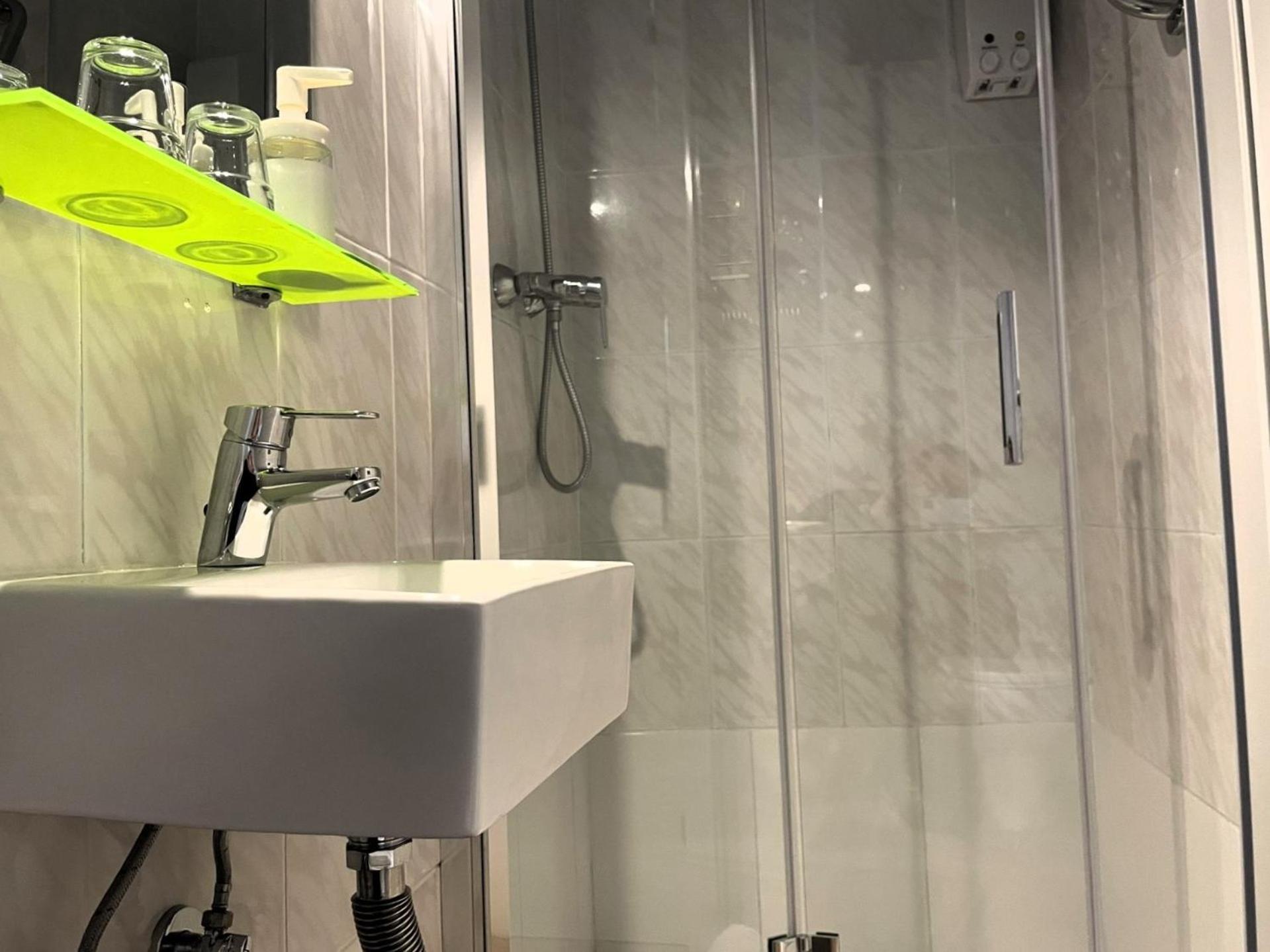 Hostal La Palmera Barcelona Ngoại thất bức ảnh