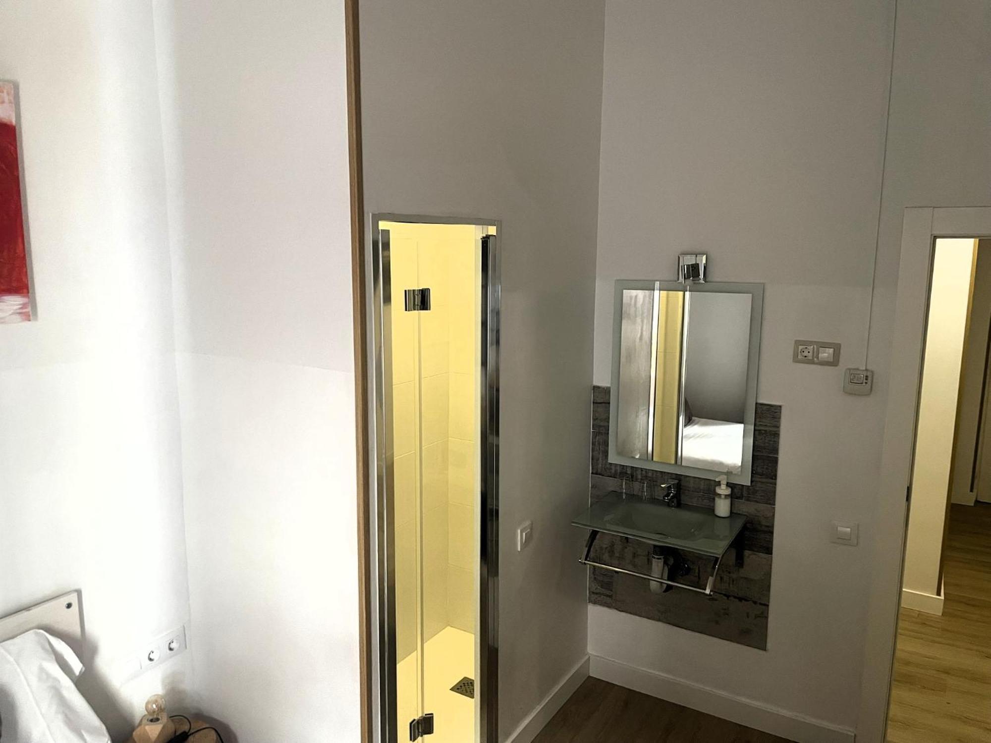 Hostal La Palmera Barcelona Ngoại thất bức ảnh