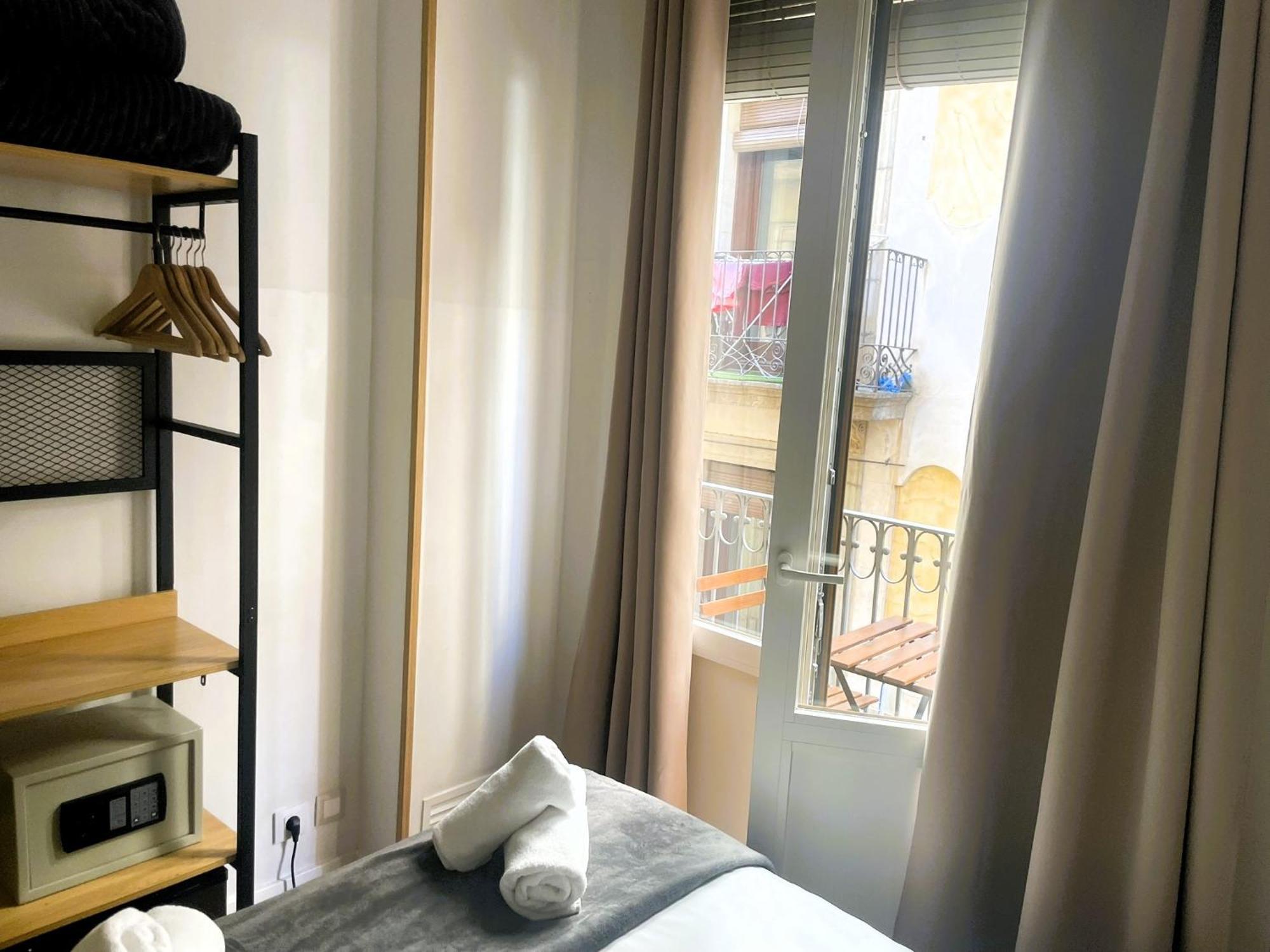 Hostal La Palmera Barcelona Ngoại thất bức ảnh