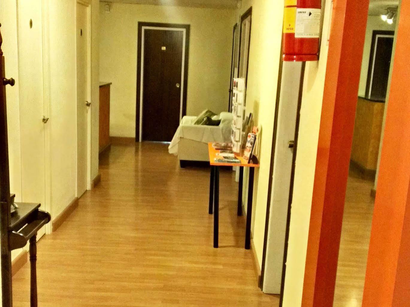 Hostal La Palmera Barcelona Ngoại thất bức ảnh