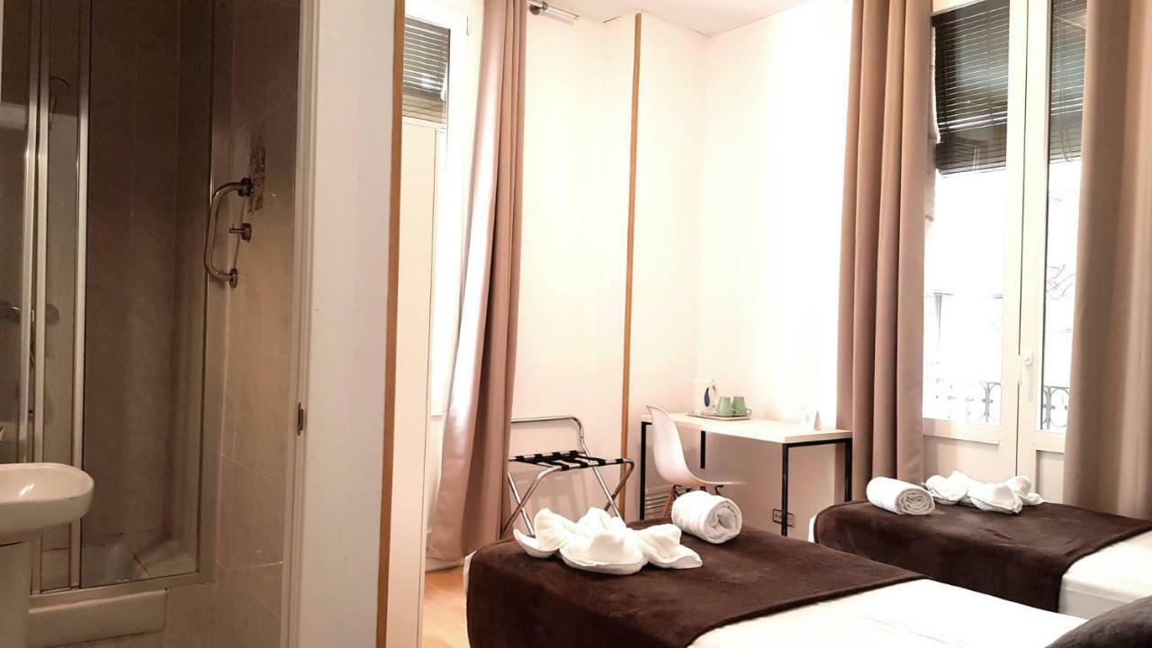 Hostal La Palmera Barcelona Ngoại thất bức ảnh