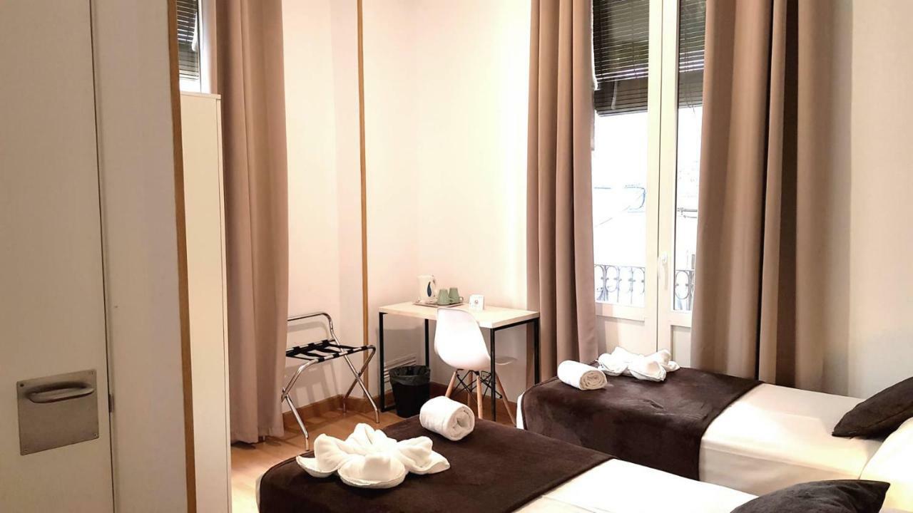 Hostal La Palmera Barcelona Ngoại thất bức ảnh